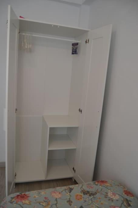 Cozy And Well Connected Apartment Seville Luaran gambar