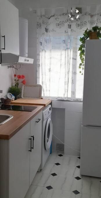 Cozy And Well Connected Apartment Seville Luaran gambar