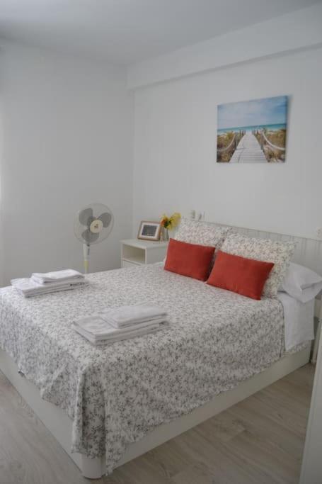 Cozy And Well Connected Apartment Seville Luaran gambar