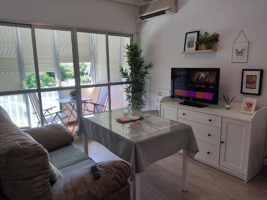 Cozy And Well Connected Apartment Seville Luaran gambar